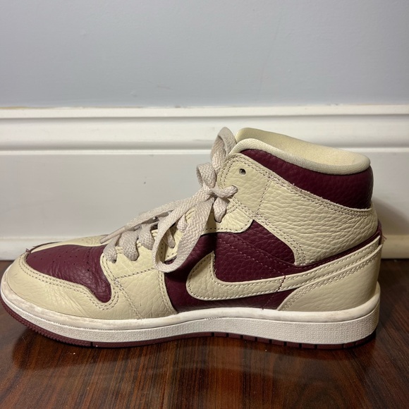 Women’s Air Jordan 1 Mid SE “Split - Beach Cherrywood”    2022 - Picture 5 of 9